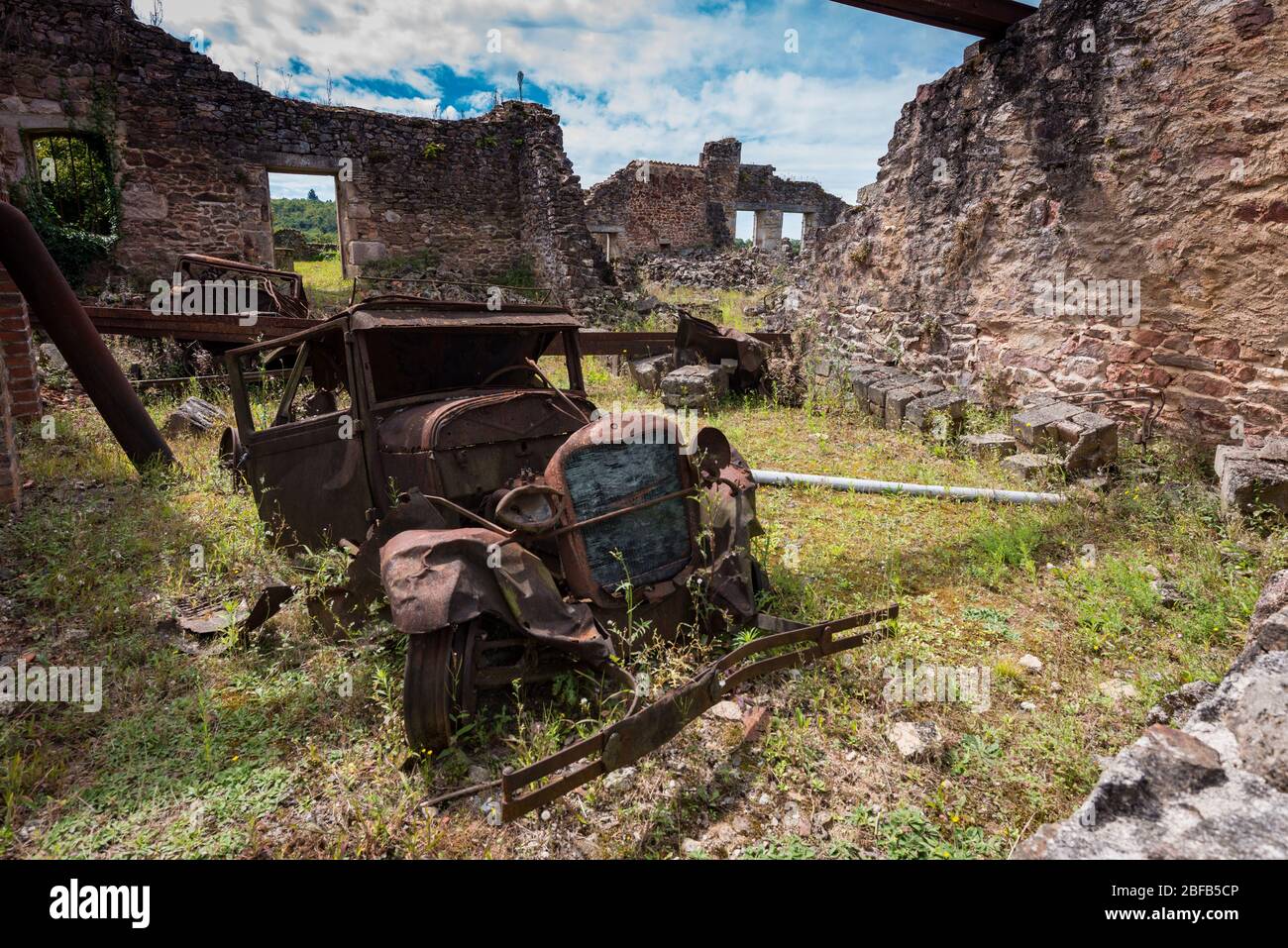 Oradour-sur-Glane, France - Août 2014 : ruines du village qui a été effacé pendant la seconde Guerre mondiale Banque D'Images