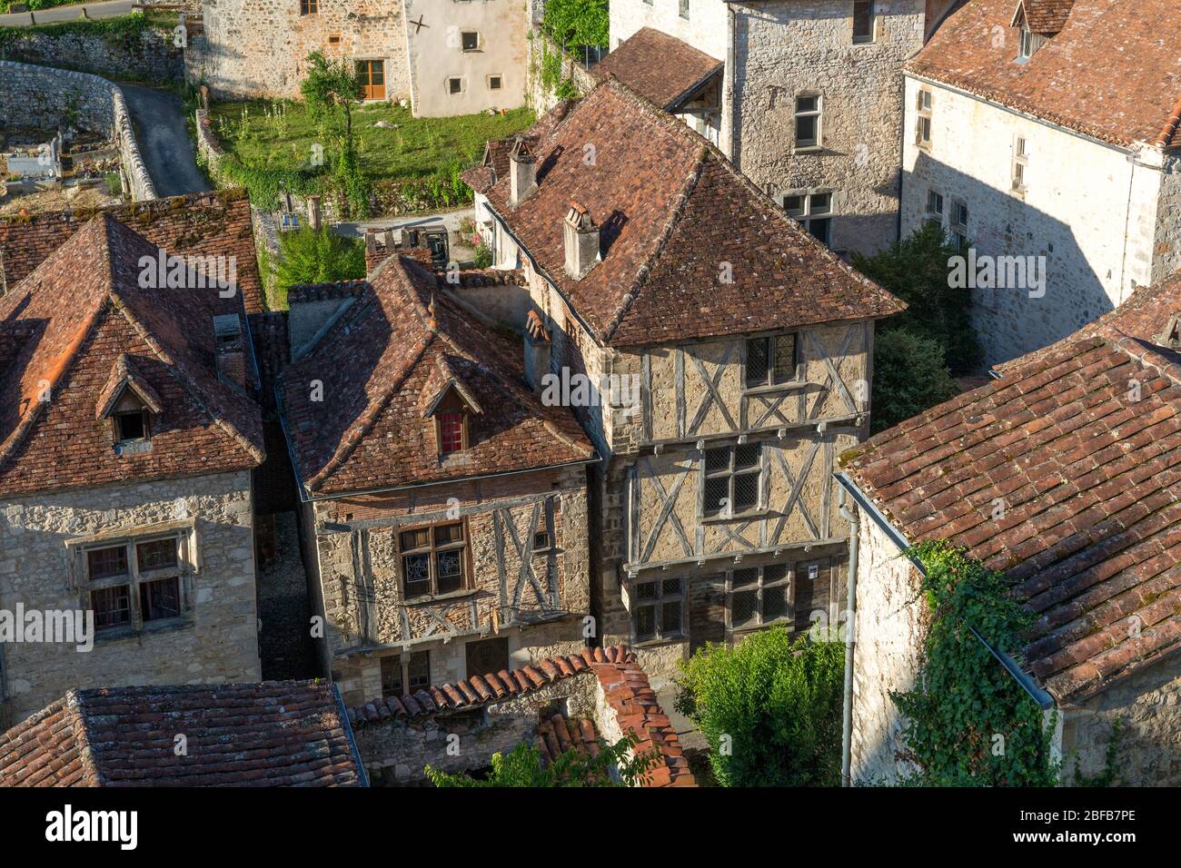 Maisons à colombages dans la ville médiévale de Saint-Cirq-Lapopie, Quercy, Occitanie, France Banque D'Images