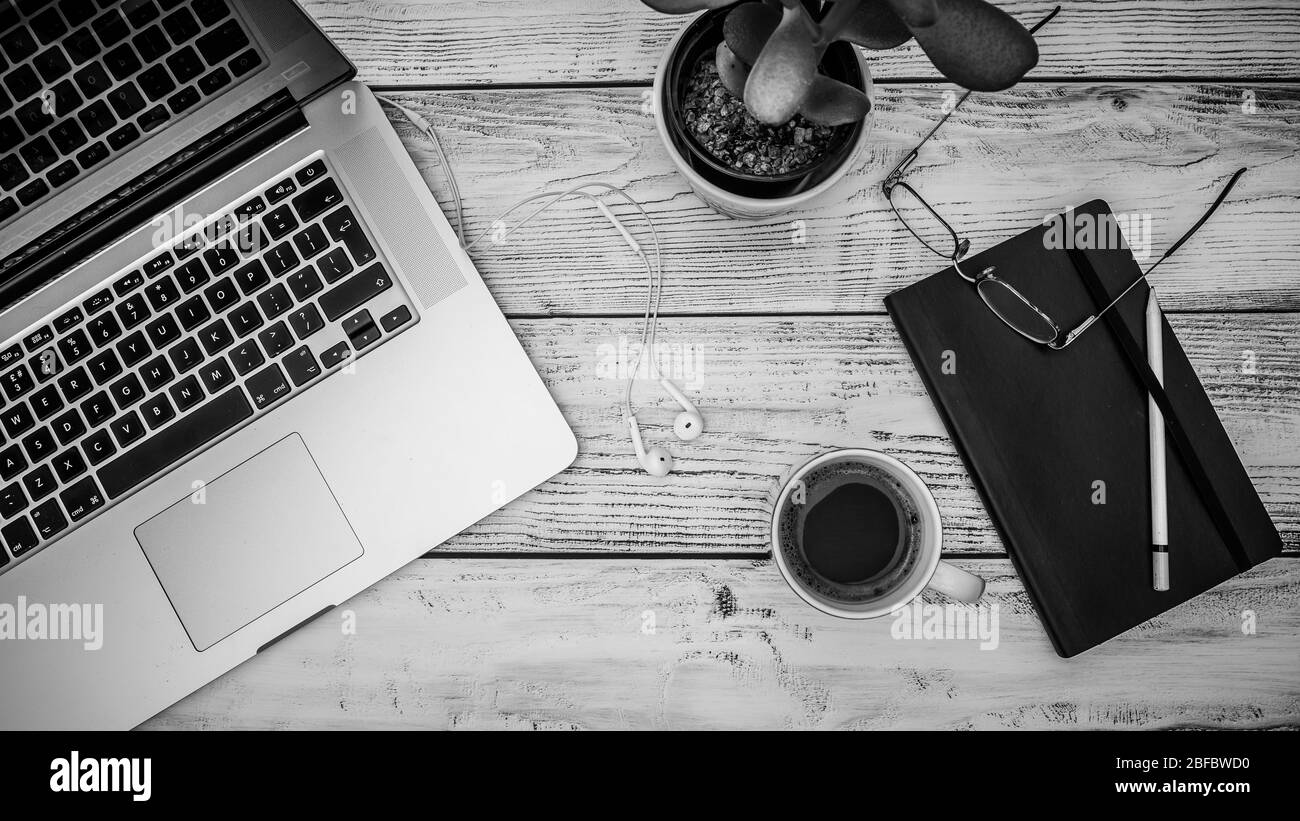 Travailler à domicile pendant le verrouillage du virus Corona Covid-19 Banque D'Images