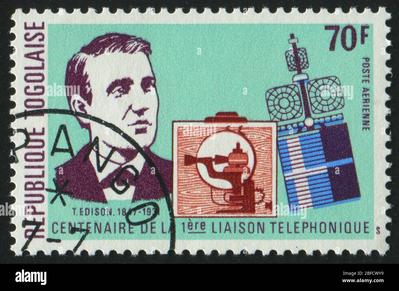 RÉPUBLIQUE TOGOLAISE - VERS 1976: Cachet imprimé par le Togo, montre le portrait Thomas A. Edison, vers 1976. Banque D'Images
