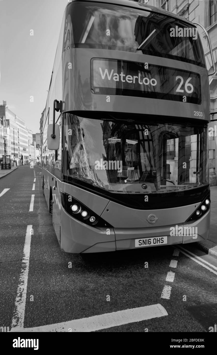 Bus 26 sur la route vers la gare de Waterloo. Banque D'Images