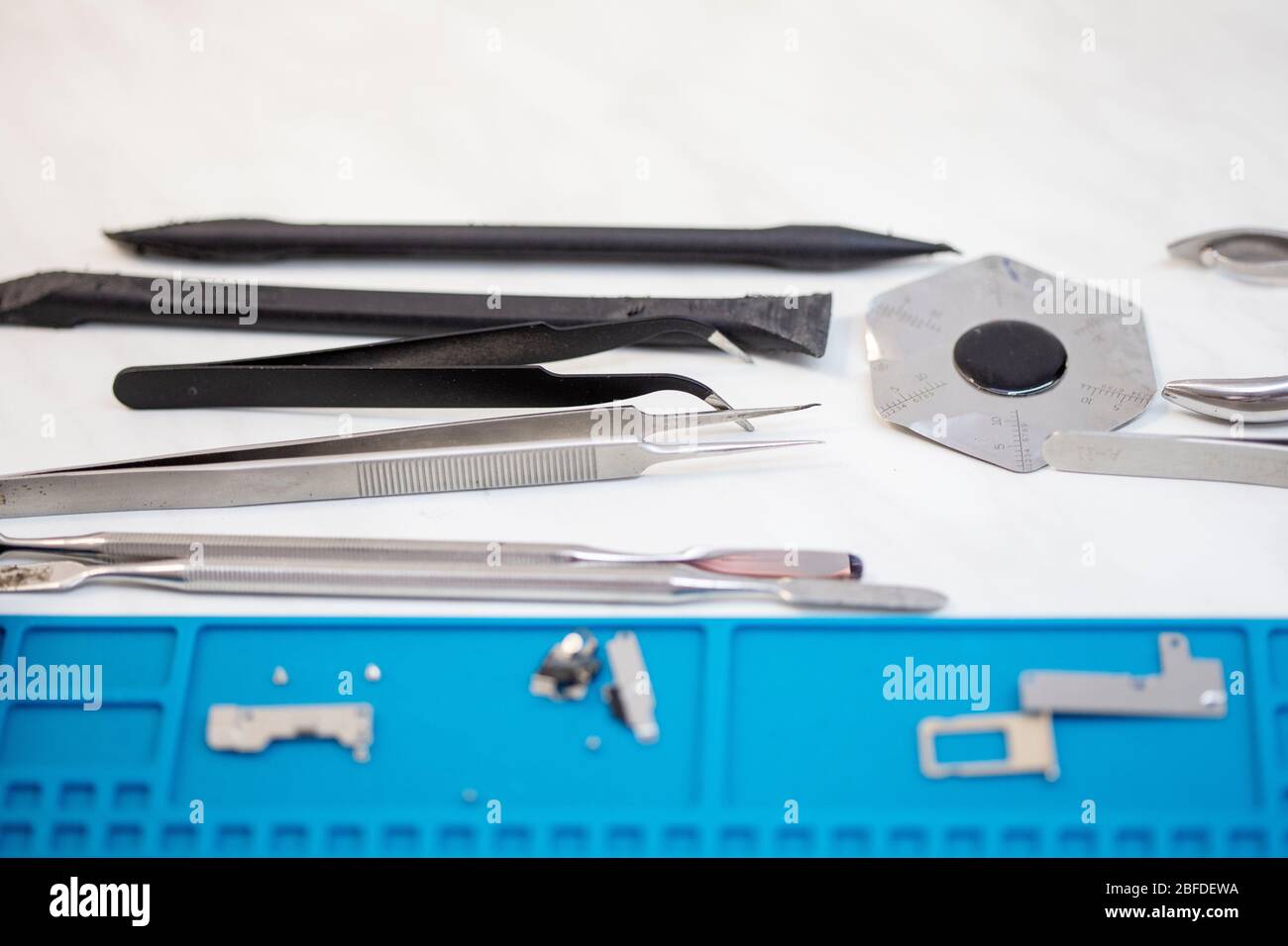 Bureau de pièces de téléphone mobile en service Banque D'Images