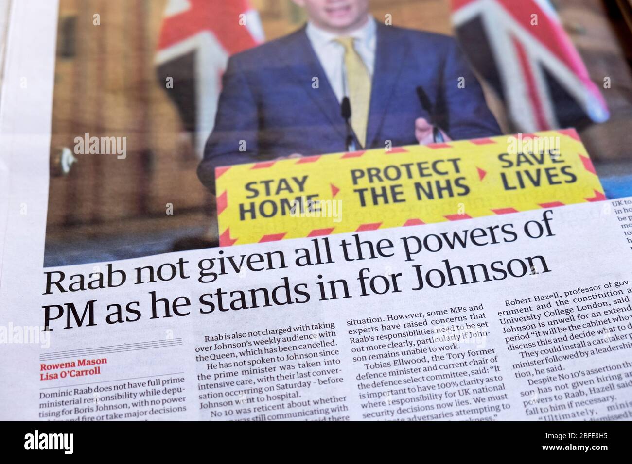 Journal Guardian titre quotidien briefing Dominic 'Raab n'a pas donné tout le pouvoir de PM comme il est dans pour Johnson' le 7 avril 2020 Londres Angleterre Royaume-Uni Banque D'Images