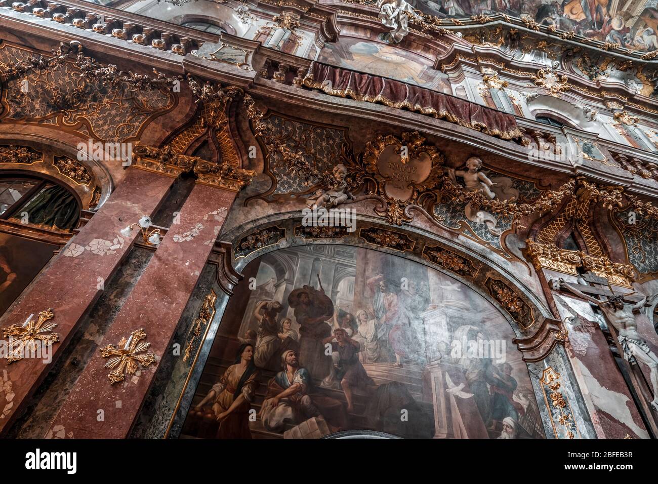 2 février 2020 - Munich, Allemagne: Grandes peintures et fresque décorative à l'intérieur de l'église baroque Asamkirche Banque D'Images