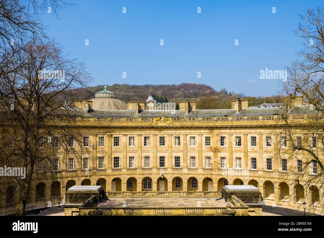 Buxton, Derbyshire : le croissant géorgien nouvellement restauré dans le centre de la ville du Peak District Banque D'Images