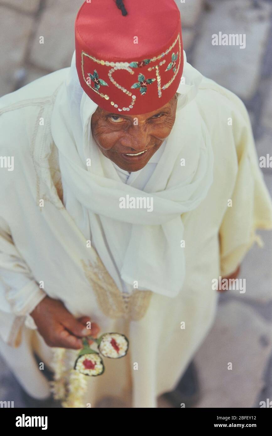 Jasmine Seller, vendeur de rue, Port El Kantaoui, Tunisie, Afrique du Nord Banque D'Images