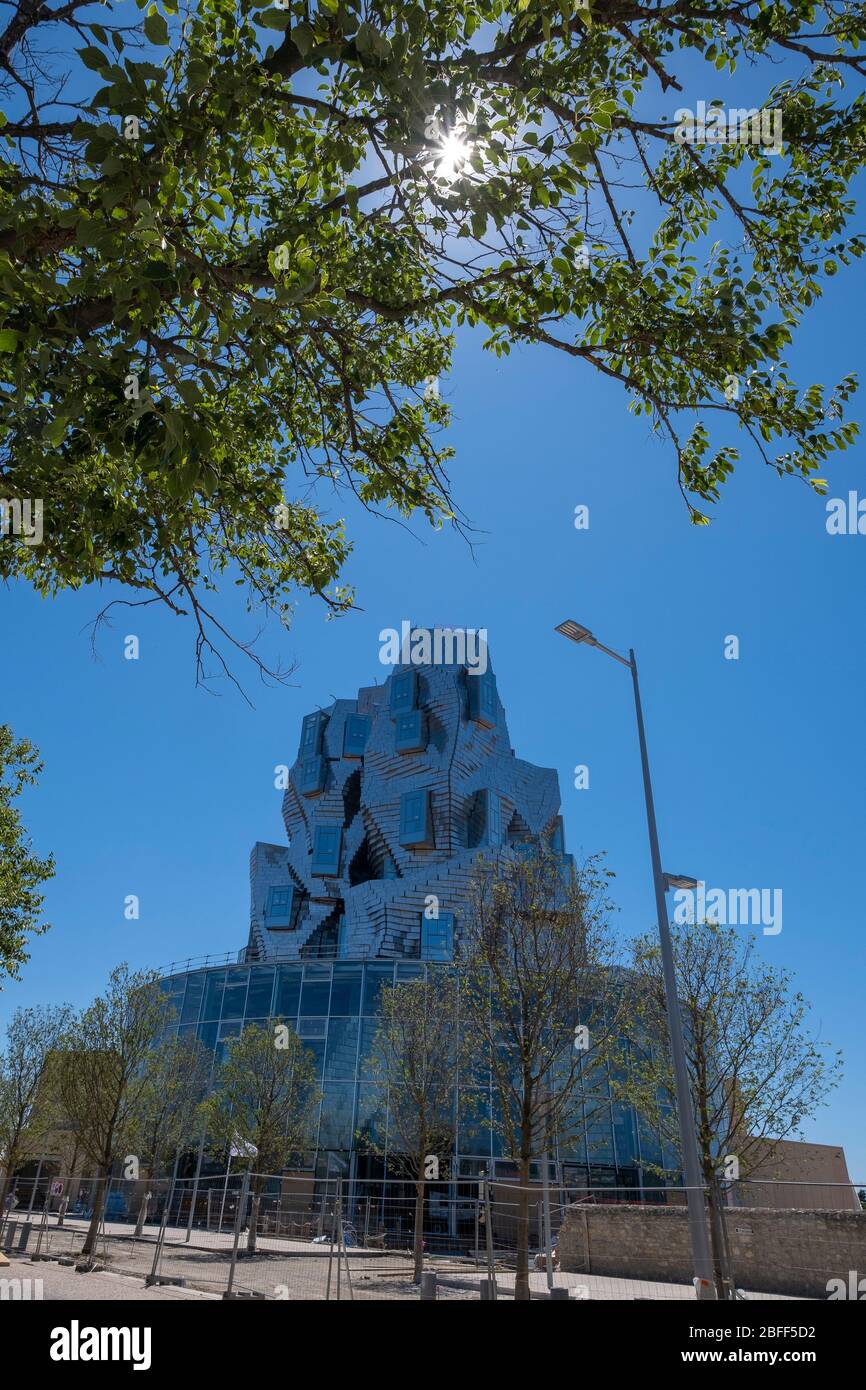 LUMA Arles centre culturel bâtiment recouvert d'aluminium par l'architecte Frank Gehry à Arles, France, Europe Banque D'Images