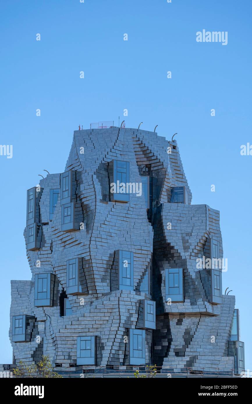 LUMA Arles centre culturel bâtiment recouvert d'aluminium par l'architecte Frank Gehry à Arles, France, Europe Banque D'Images