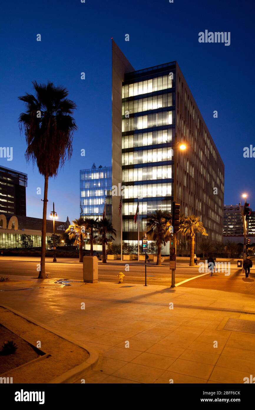 LAPD, département de police de Los Angeles nouveau bâtiment administratif de siège au centre-ville au crépuscule Banque D'Images