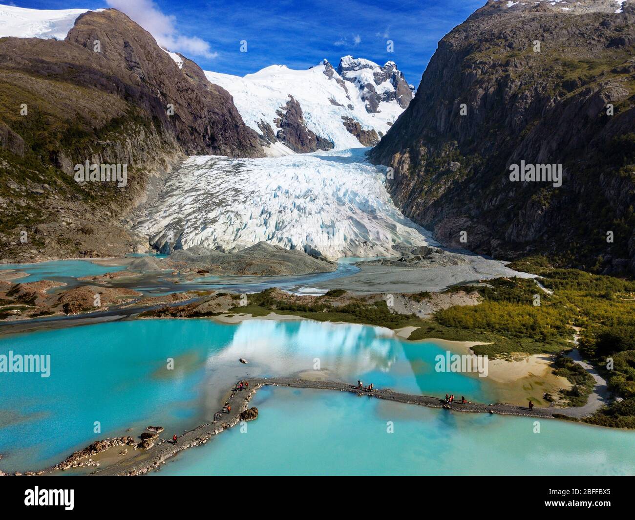 Vue aérienne du glacier Bernal dans le fjord de Las montanas, sur le bord du canal Sarmiento, dans le parc national de Bernardo O'Higgins, en Patagonie Chili fj Banque D'Images