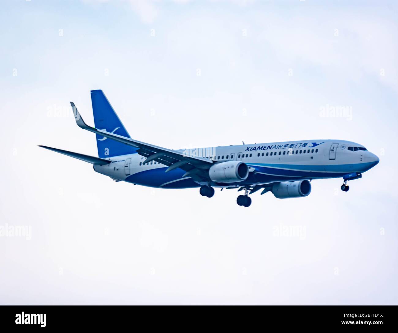 AVION AÉRIEN XIAMEN pendant l'atterrissage à l'aéroport international de Changi, Singapour, 30 mars 2020 Banque D'Images