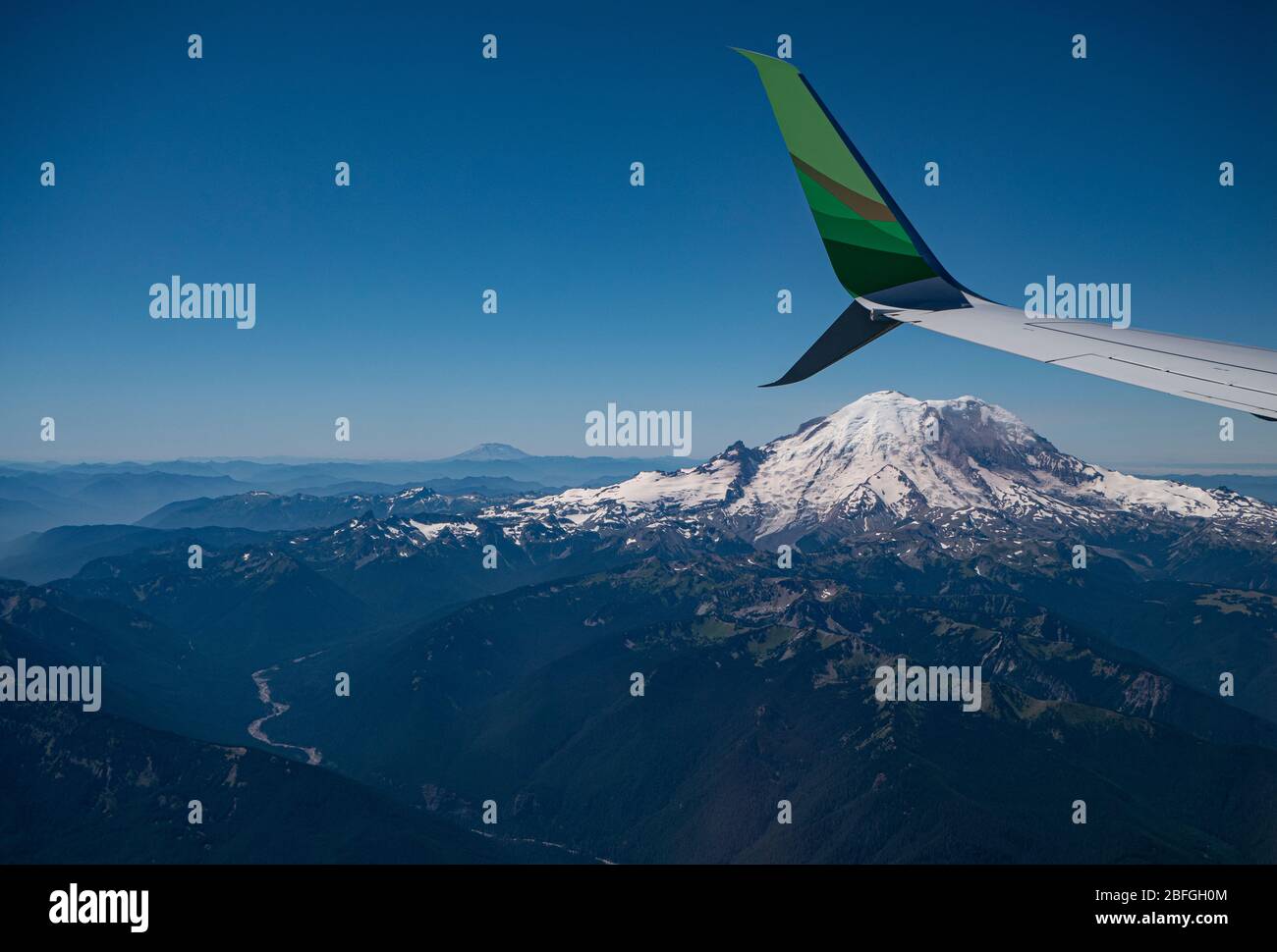 Vue sur le Mont. Rainer sous aile d'avion Banque D'Images