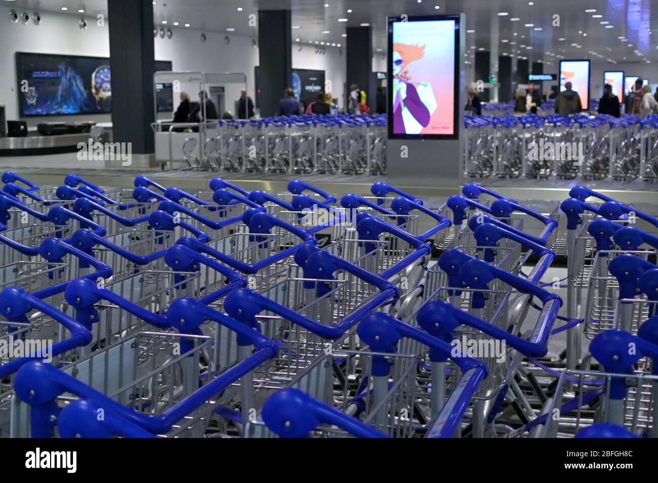 Bagagerie dans le hall des arrivées, aéroport de Zurich Kloten (ZRH) CH  Photo Stock - Alamy