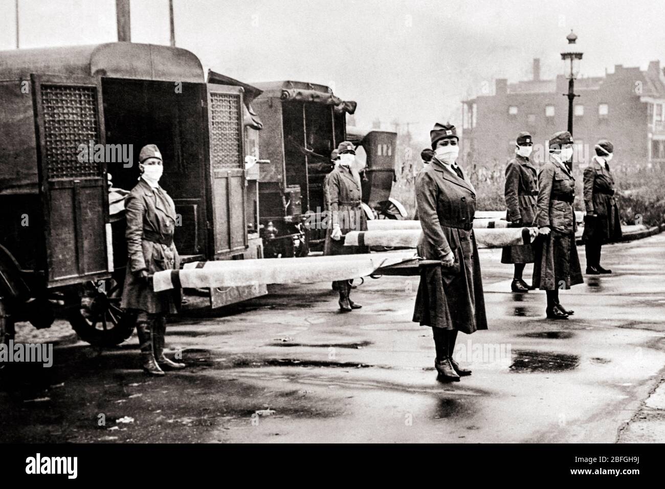 Corps de moteurs de la Croix-Rouge de Saint-Louis en service durant l'épidémie de grippe 1918 Banque D'Images