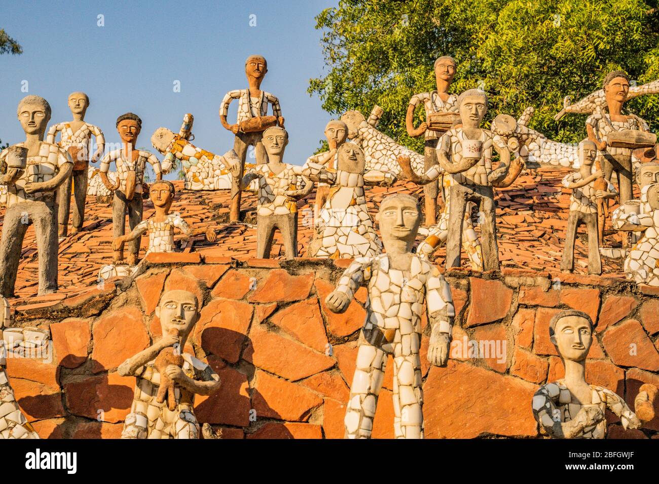 Le jardin de roches de Chandigarh est un jardin de sculptures à Chandigarh, en Inde. Il est également connu sous le nom de jardin de roches de Nek Chand après son fondateur Nek Chand sain Banque D'Images