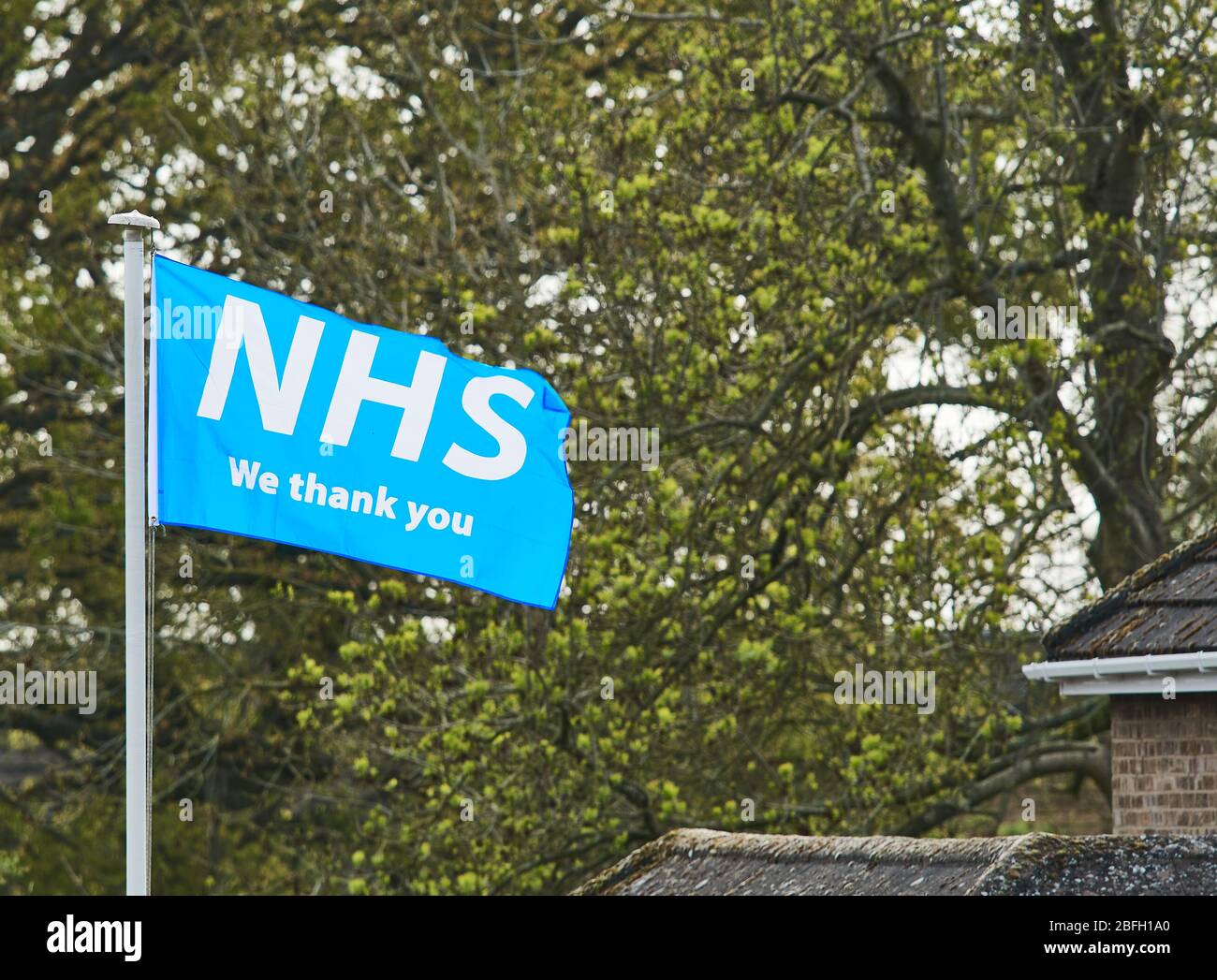 Le drapeau de l'Australie occidentale, flambant dans le vent, exprime une appréciation au personnel du NHS (service national de santé britannique) pour son travail pendant la pandémie de coronavirus Banque D'Images Le drapeau de l'Australie occidentale, flambant dans le vent, exprime une appréciation au personnel du NHS (service national de santé britannique) pour son travail pendant la pandémie de coronavirus Banque D'Images