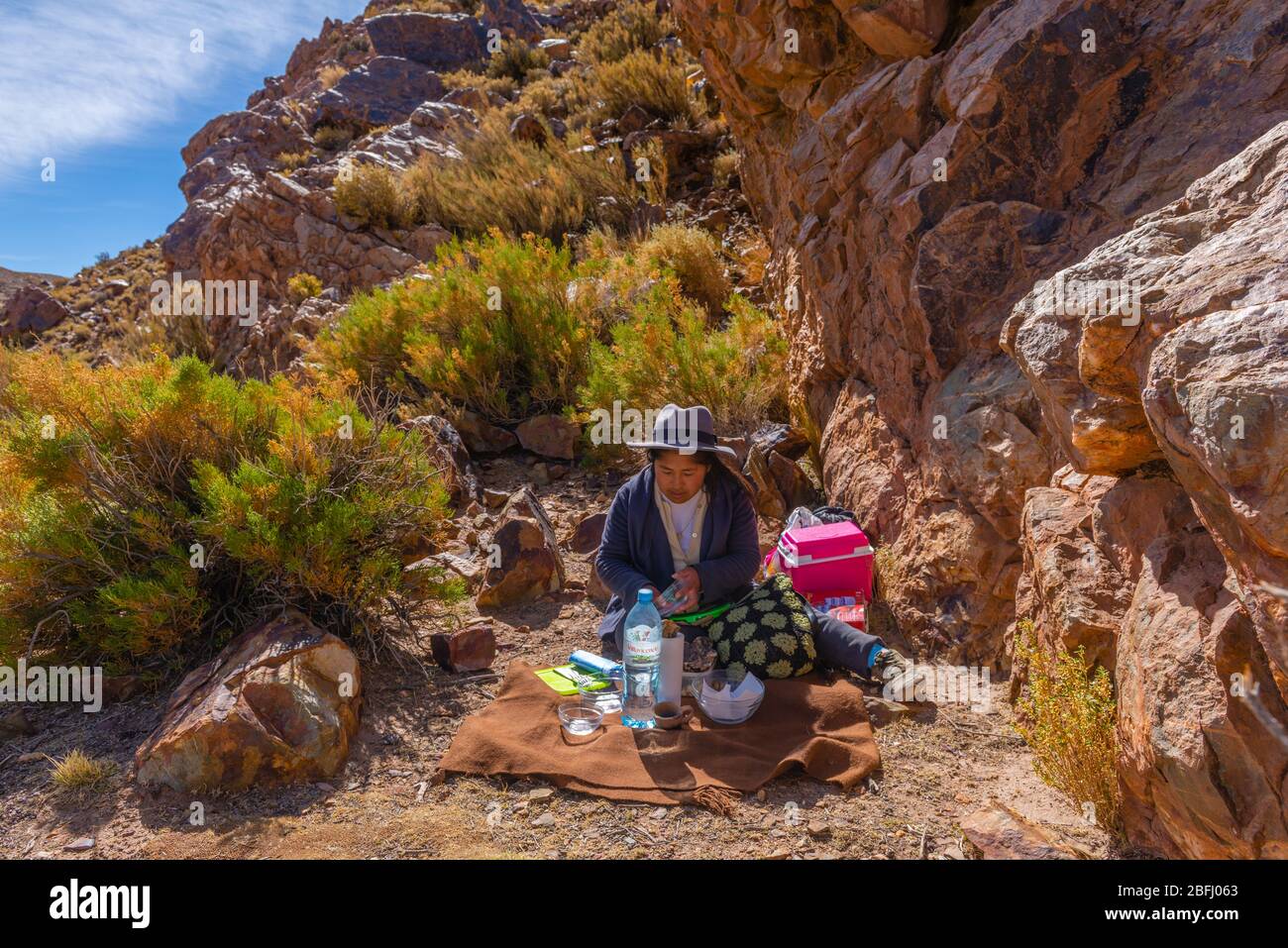 Pique-nique dans les montagnes avec des guides féminins, andin Puna, Suques, Département Jujuy, Argentine, Amérique latine Banque D'Images