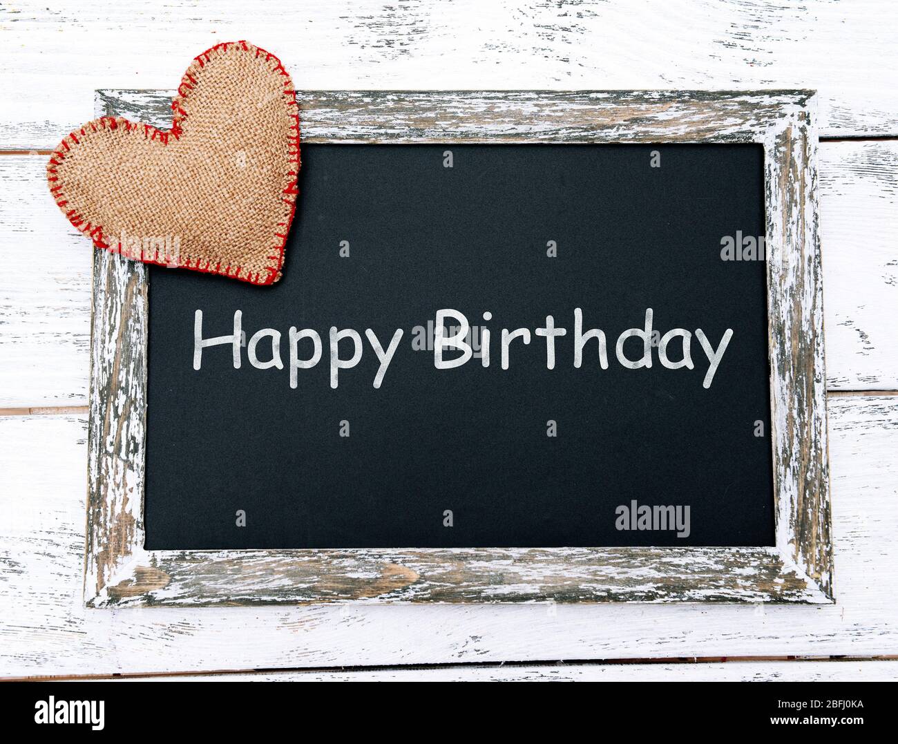 Joyeux Anniversaire Ecrit Sur Tableau De Surveillance Gros Plan Photo Stock Alamy