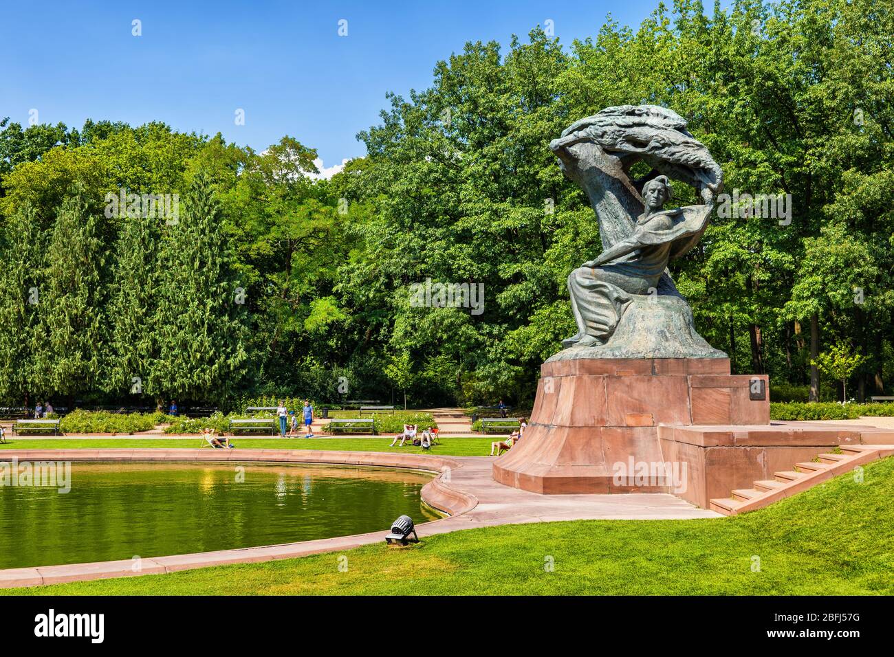 Monument Fryderyk Chopin dans le parc royal Lazienki dans la ville de Varsovie en Pologne Banque D'Images