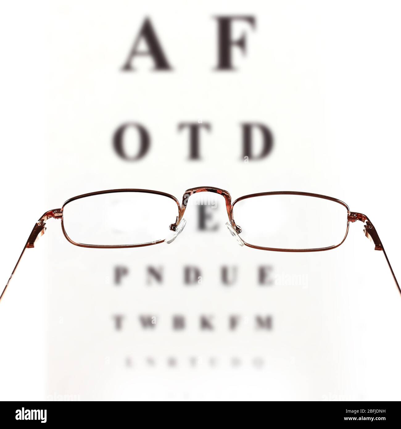 Lunettes de vue sur fond de tableau de test de la vue Banque D'Images