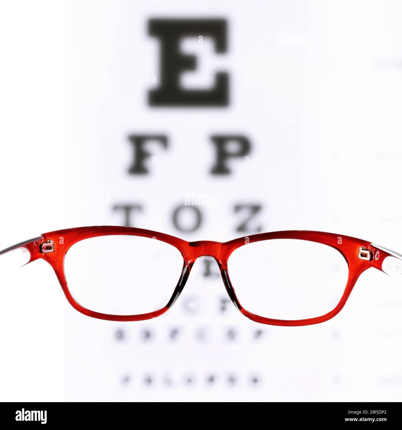 Lunettes de vue sur fond de tableau de test de la vue Banque D'Images