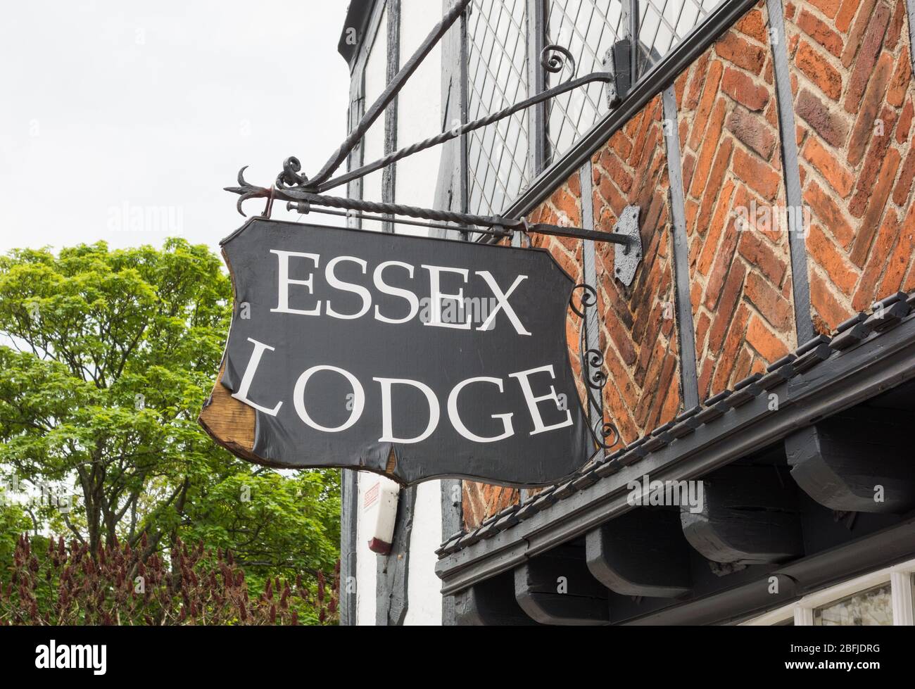 Travail à mi-bois sur Essex Lodge, Station Road, Barnes, London, Royaume-Uni Banque D'Images