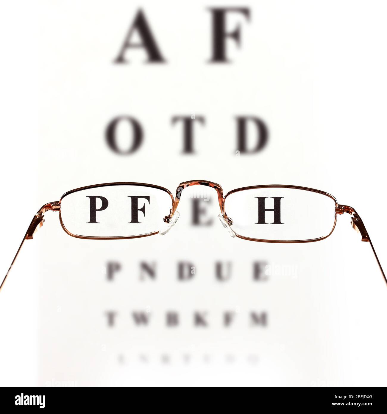 Lunettes de vue sur fond de tableau de test de la vue Banque D'Images