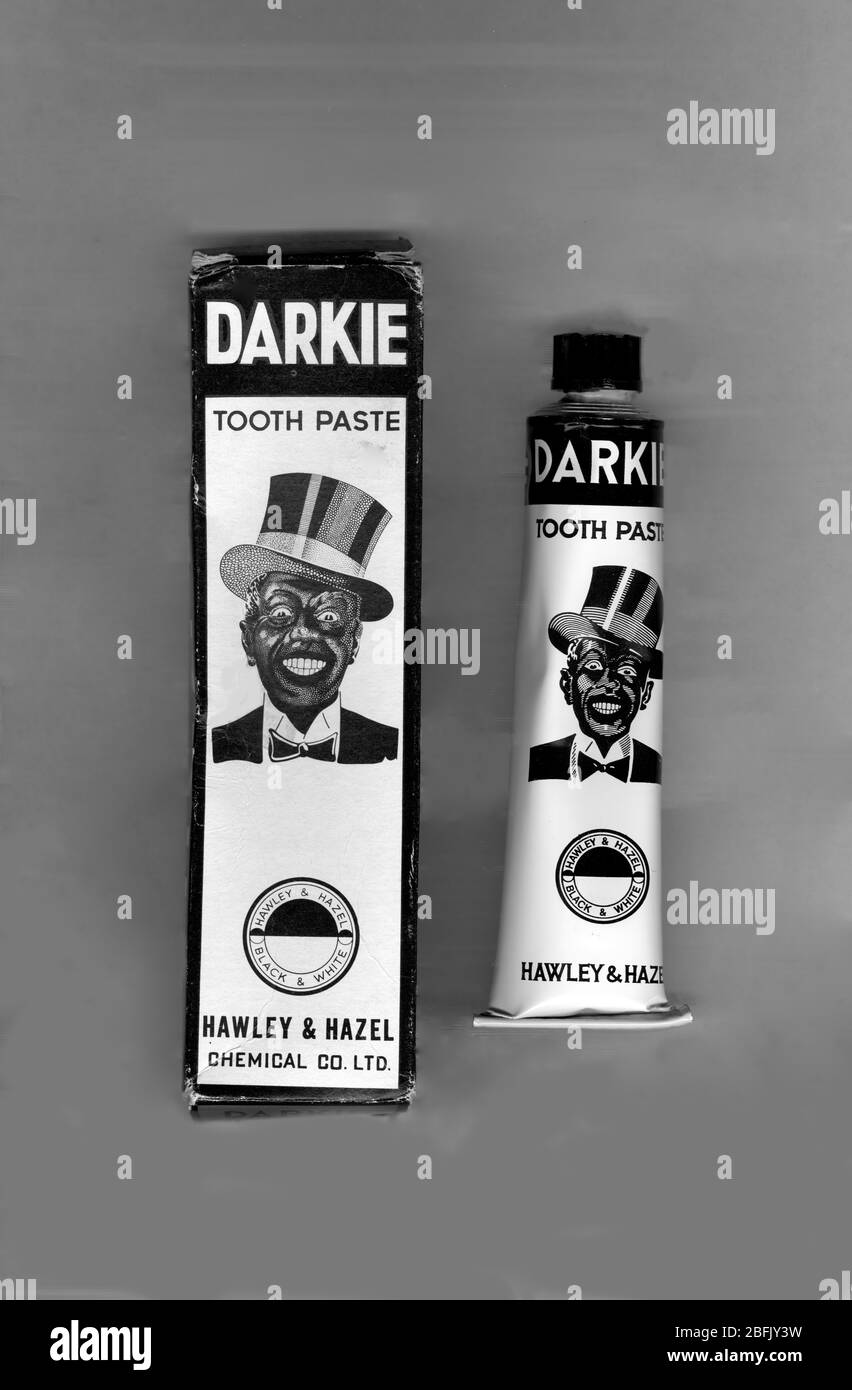 « pâte à dents de sarkie » vendue en Chine et dans d'autres pays asiatiques depuis le début des années 1930. Il s'agit du design d'emballage d'origine. Dans les années 1980, l'opinion publique occidentale a amené Colgate-Palmolive à modifier l'homme dans le logo et à changer légèrement le nom de la pâte dentaire, à "pâte dent". (Voir plus dans la zone Description) pour voir mes images connexes, recherche: Prestor vintage African Dental Banque D'Images