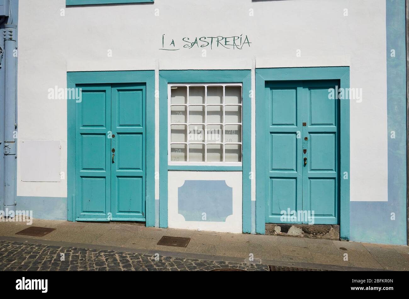 La Saustraería vêtements shoppfront dans une maison d'architecture traditionnelle dans le centre-ville de Santa Cruz de la Palma (la Palma, îles Canaries, mer Atlantique, Espagne) Banque D'Images