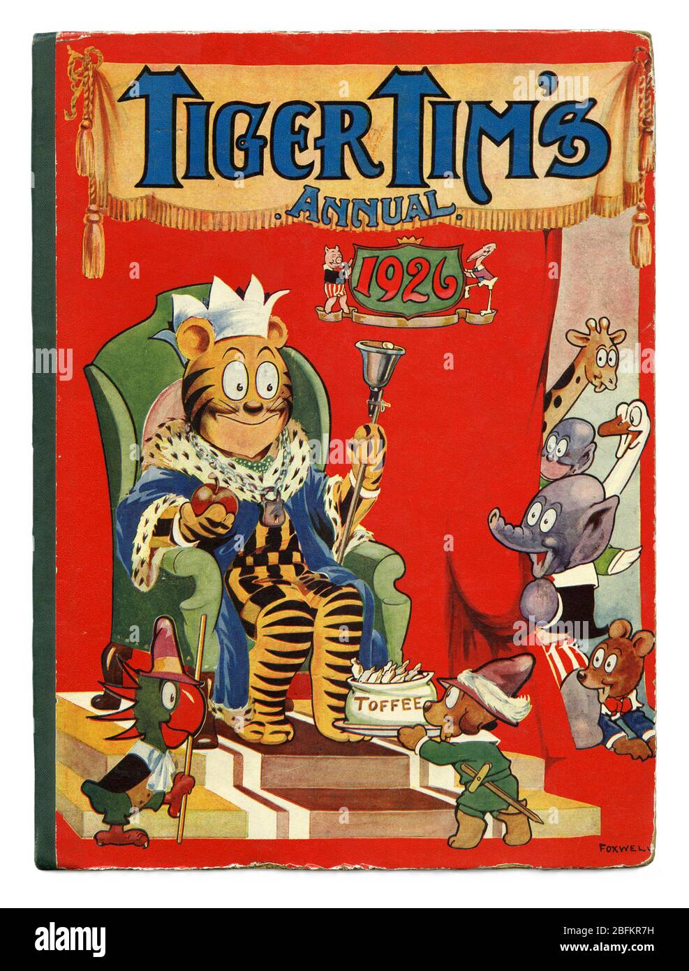 Couverture de l'année 1926 du tigre Tim publié par la presse fusionnée, Londres, Angleterre, Royaume-Uni. Les annuals comme celui-ci étaient souvent le cadeau de Noël de base d'une enfance d'entre-guerre britannique. Julius Stafford Baker, illustrateur anglais, a créé la série de dessins animés Tiger Tim dans les années 1890. Il a été si réussi qu'en 1920 il a gagné son propre journal pour enfants, Tiger Tim's Weekly (également appelé Rainbow). L'artiste Herbert Foxwell a illustré la couverture de cette année 1926 avec Tiger Tim comme King offert des toffees. Le joueur de tennis britannique Tim Henman était surnommé « Tiger Tim ». Banque D'Images
