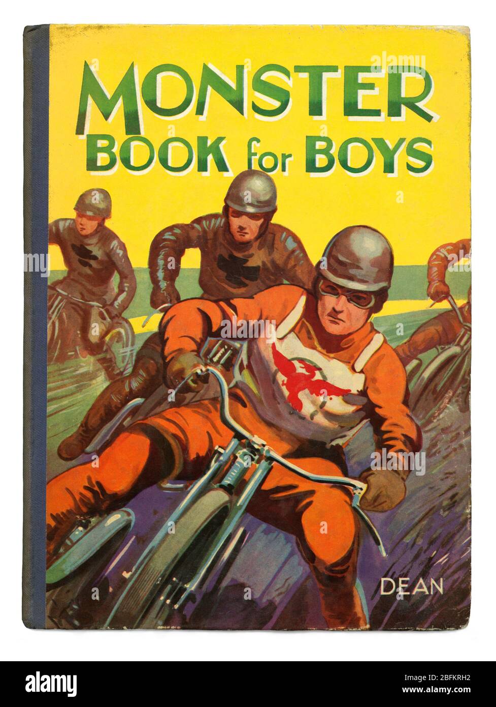 Couverture du livre Monster pour garçons c. 1950 publié par Dean and son Ltd, Londres, Angleterre, Royaume-Uni. Les livres et les annuals d'anthologie comme celui-ci étaient souvent le cadeau de Noël de base d'une enfance britannique d'après-guerre. La série Monster Book était une collection d'histoires et ce titre présentait une illustration des coureurs de moto speedway sur la couverture. Speedway (course de piste ou course de piste de terre en Amérique du Nord) est un sport populaire (en particulier en Europe du Nord) et la course se compose de tours d'un circuit de cinder de surface souple, de schiste ou de saleté ovale. Banque D'Images