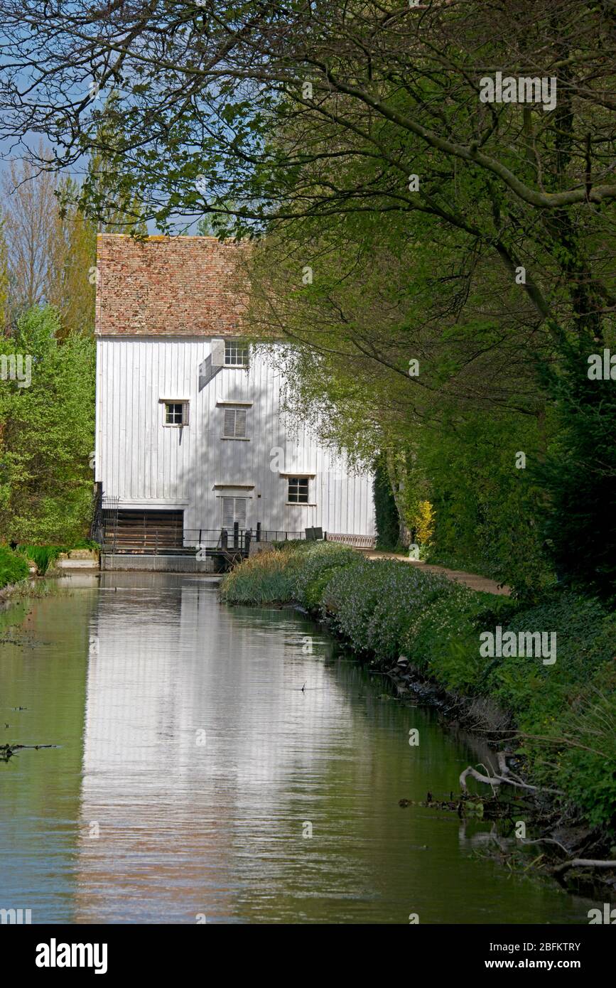 Moulin à eau de Lode et canal Anglesey Abbey Cambridgeshire Angleterre Banque D'Images