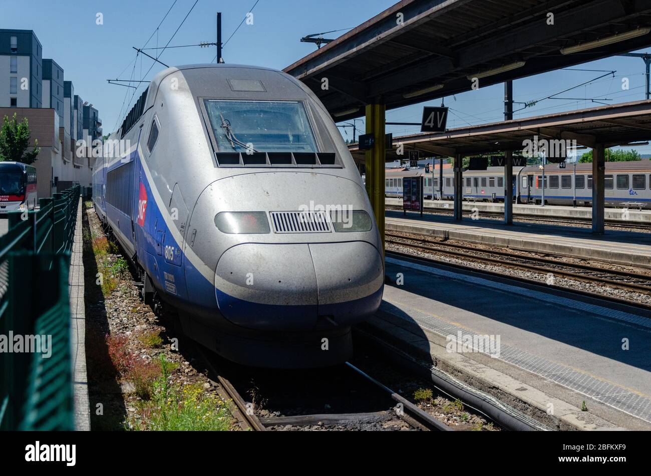 Un TGV Duplex de train à grande vitesse de la SNCF stationné à la Gare d'Annecy, France Banque D'Images