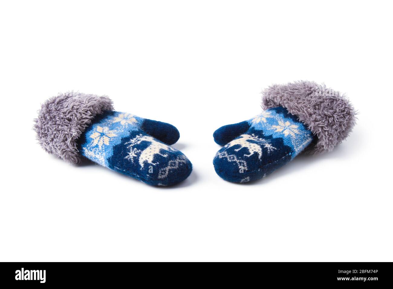 Moufles d'hiver tricotées en laine pour enfants avec éres et revers en  fourrure Photo Stock - Alamy