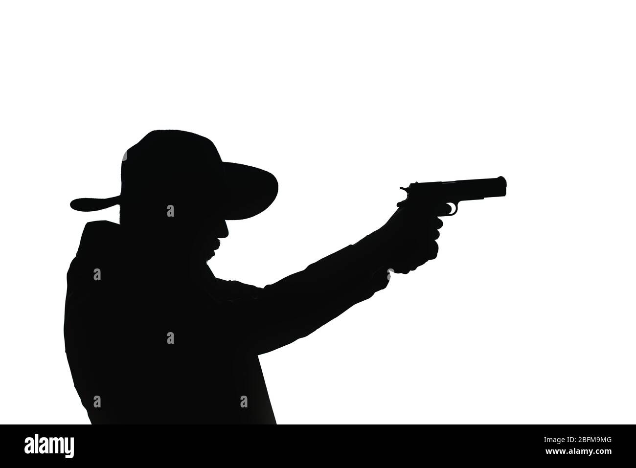 Jeune Homme Seduisant Se Posant Dans Une Tenue De Detective Futuriste Tenant Un Pistolet Photo Stock Alamy