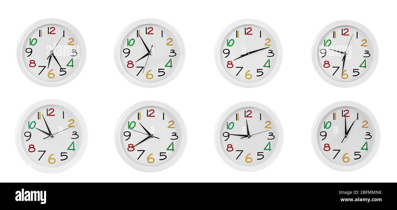 Collage d'horloges murales rondes, isolées sur blanc Banque D'Images