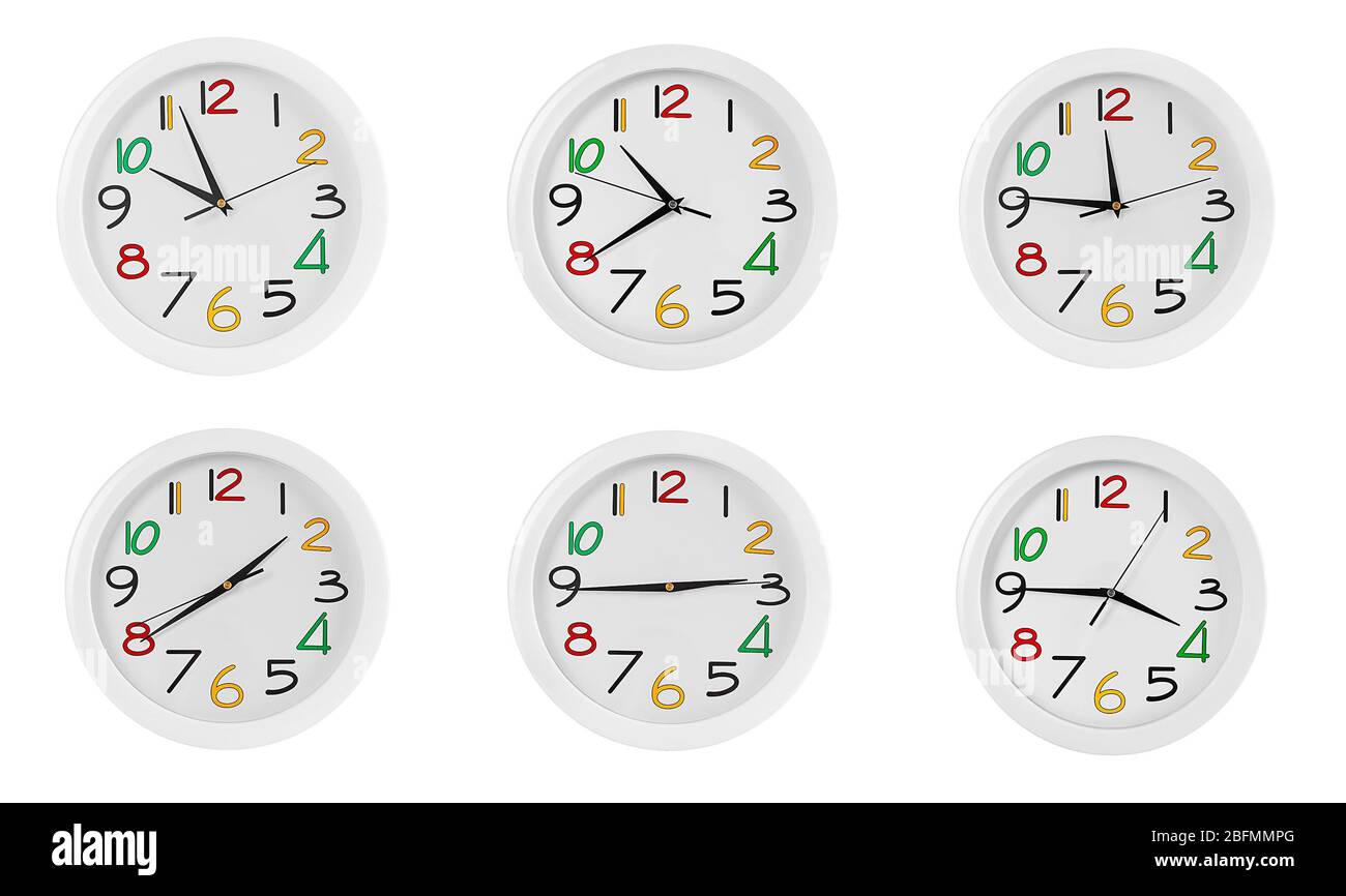 Collage d'horloges murales rondes, isolées sur blanc Banque D'Images