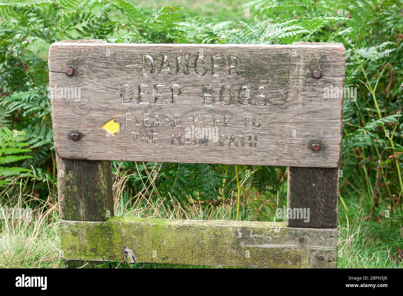 Danger signe de tourbières profondes, vallée de Longdendale près de Glossop, Peak District, Derbyshire Banque D'Images