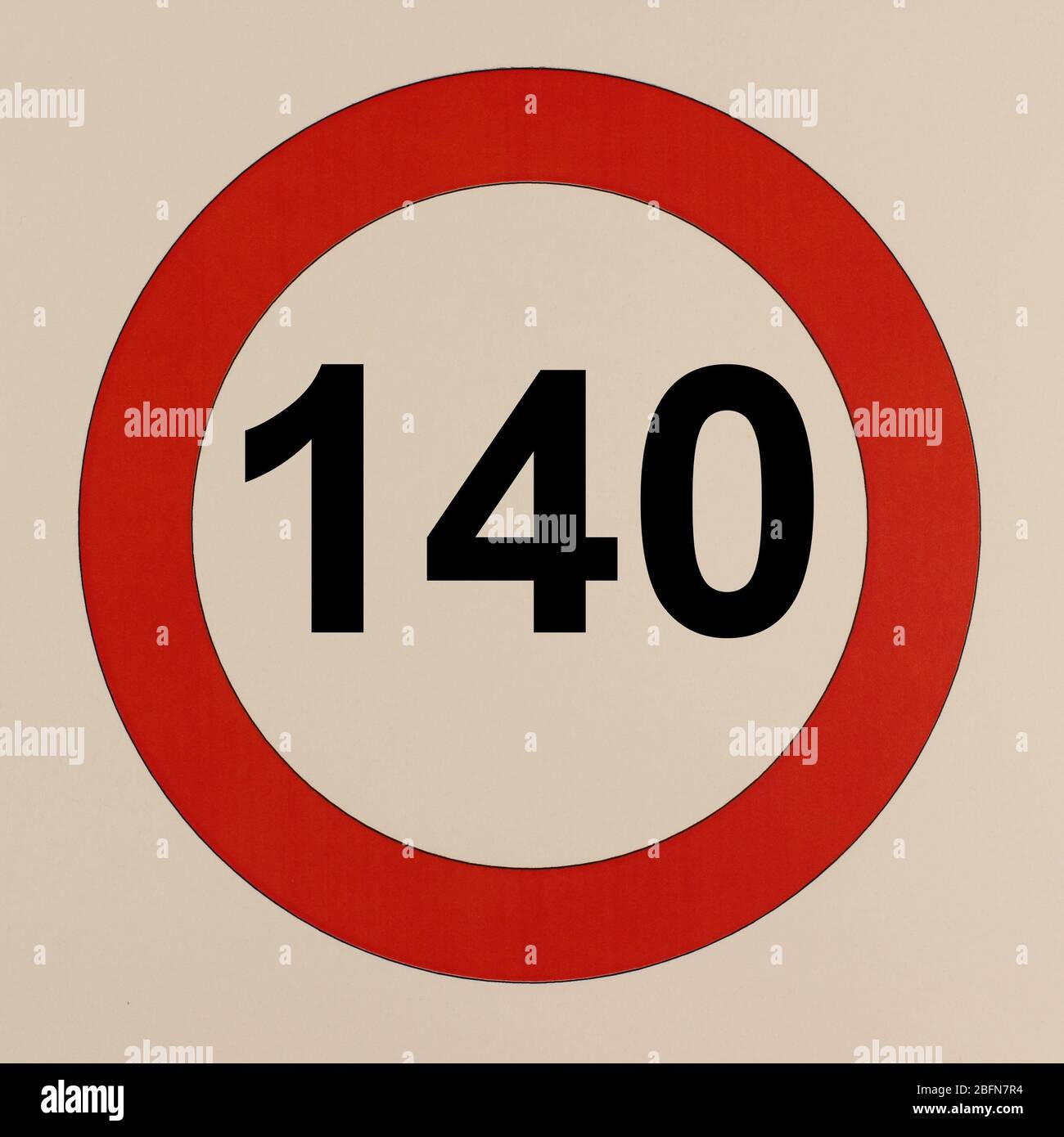 Illustration des Straßenverkehrszeichens 'maximum Geschwindigkeit 140 km pro Stunde' Banque D'Images