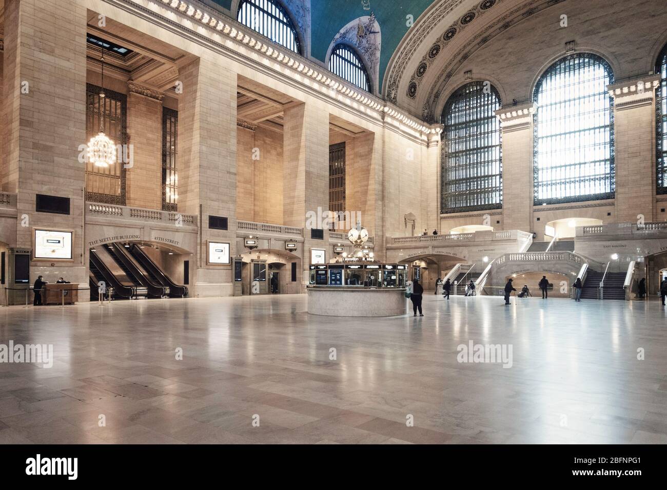 Le Grand Central est presque vide en raison de la pandémie COVID-19, avril 2020, New York City, États-Unis Banque D'Images