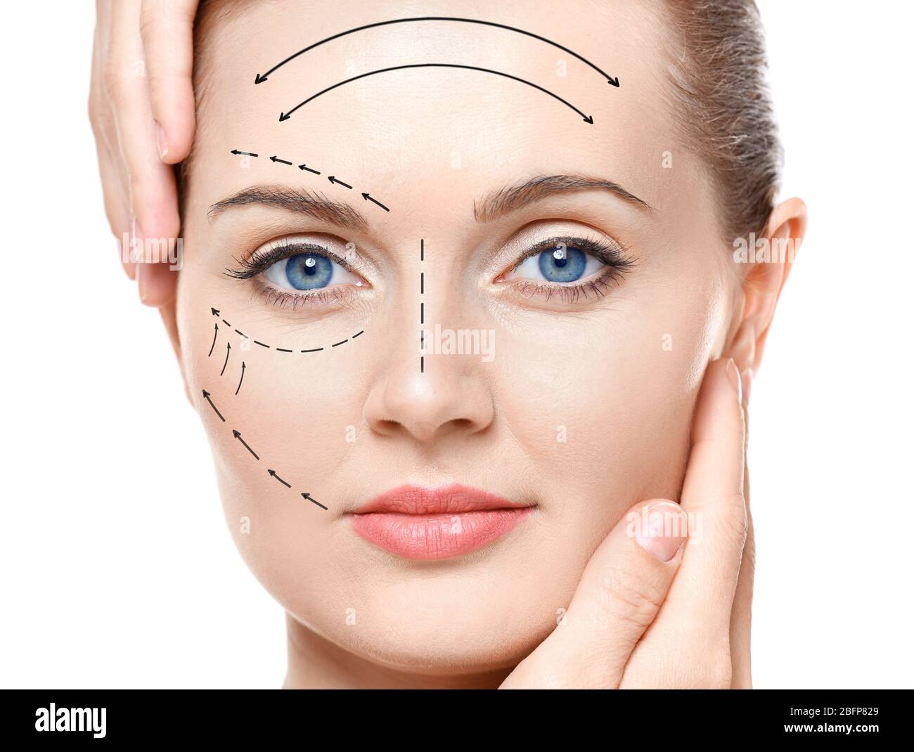 Concept de chirurgie plastique. Portrait de belle fille, isolée sur blanc Banque D'Images