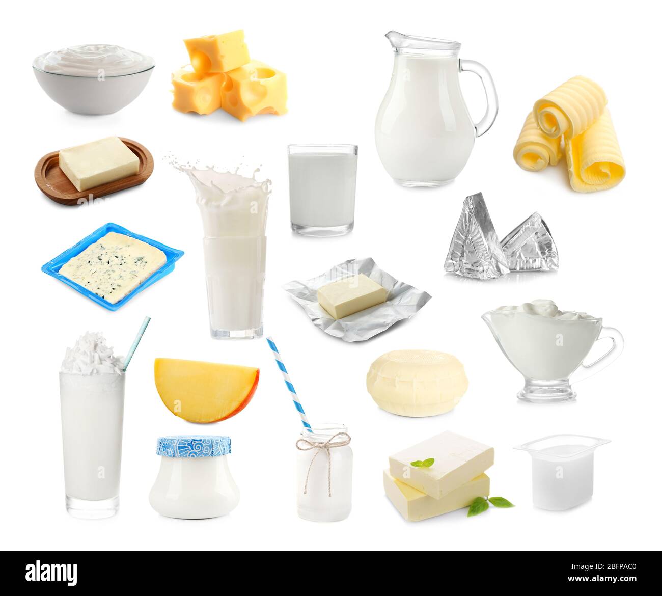 Différents types de produits laitiers sur fond blanc. Collage de produits laitiers. Banque D'Images