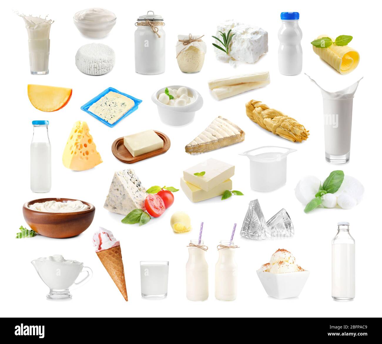 Différents types de produits laitiers sur fond blanc. Collage de produits laitiers. Banque D'Images