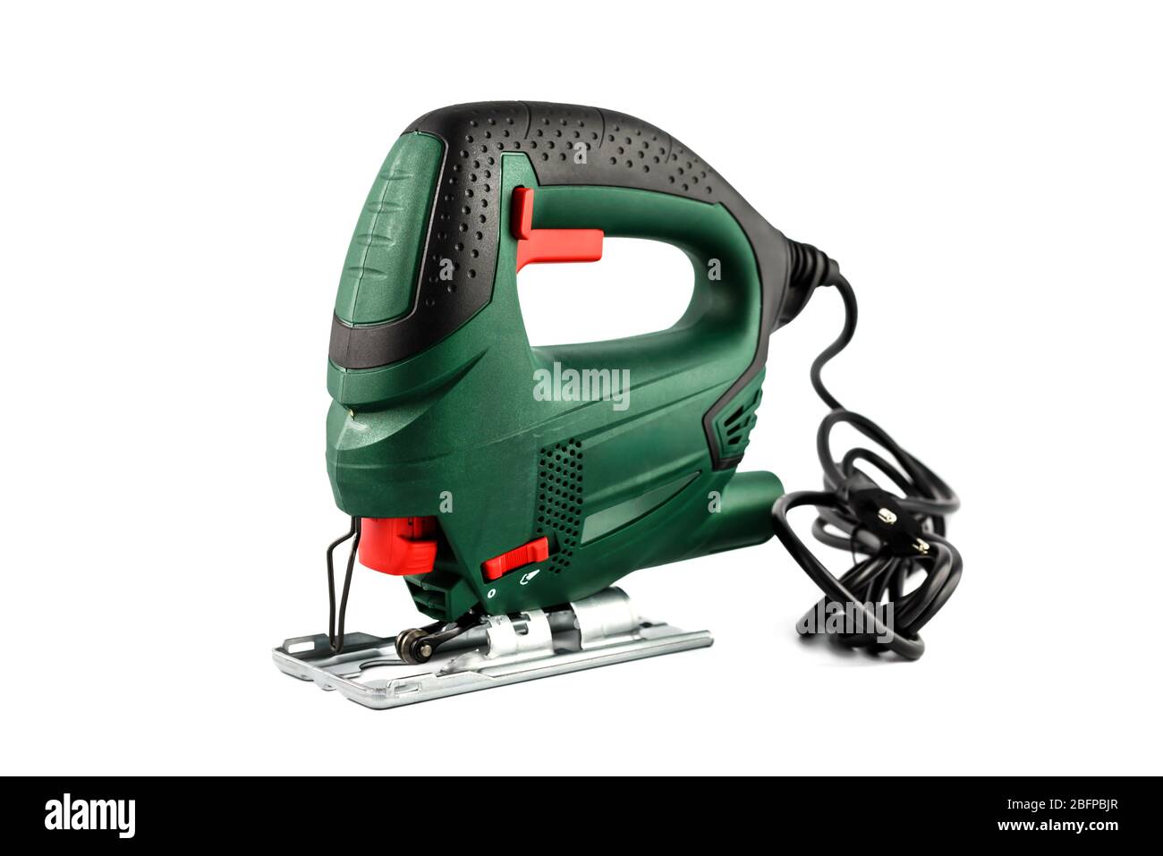 Outil électrique de scie sauteuse isolé sur fond blanc. Banque D'Images