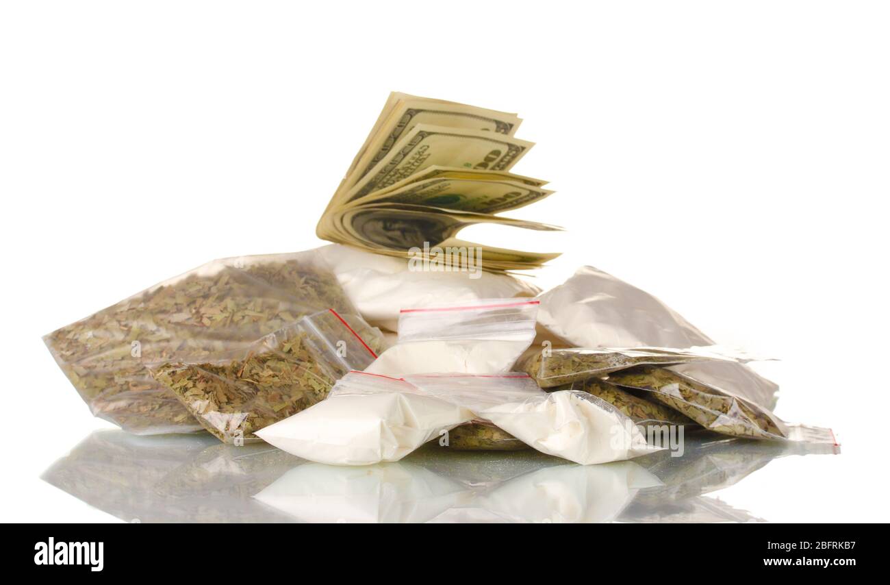 Cocaïne et marijuana en paquet isolé sur blanc Banque D'Images