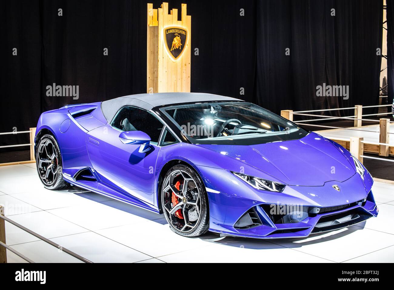 Bruxelles, Belgique, Jan 2020 Lamborghini Huracan Evo Spyder au salon de l'automobile de Bruxelles, supercar fabriqué par Lamborghini, constructeur automobile italien Banque D'Images