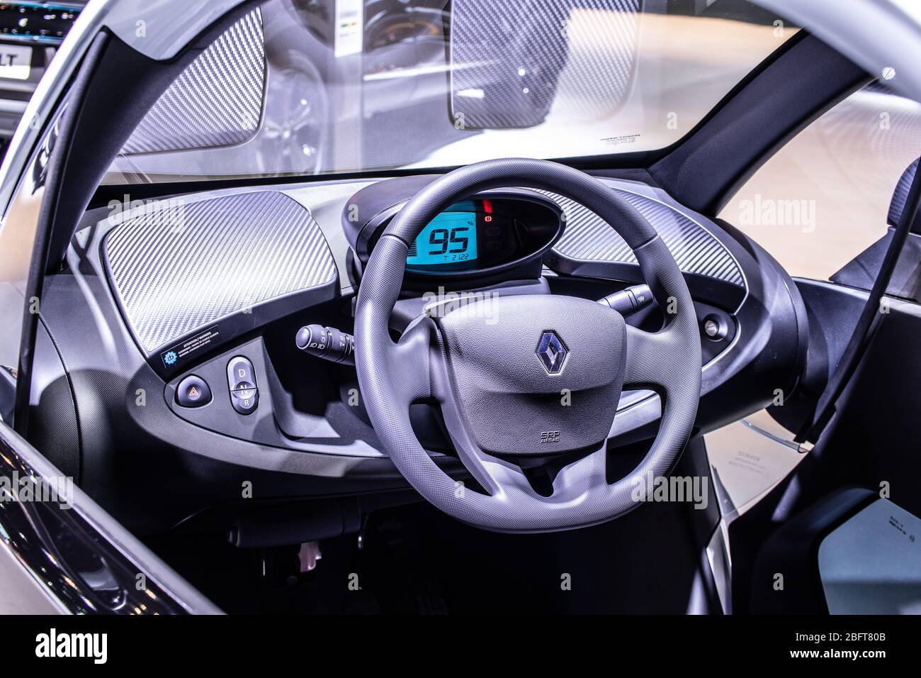 Bruxelles, Belgique, Jan 09, 2020: Petite Renault Twizy électrique au salon de l'automobile de Bruxelles, produit par Renault, constructeur automobile multinational français Banque D'Images
