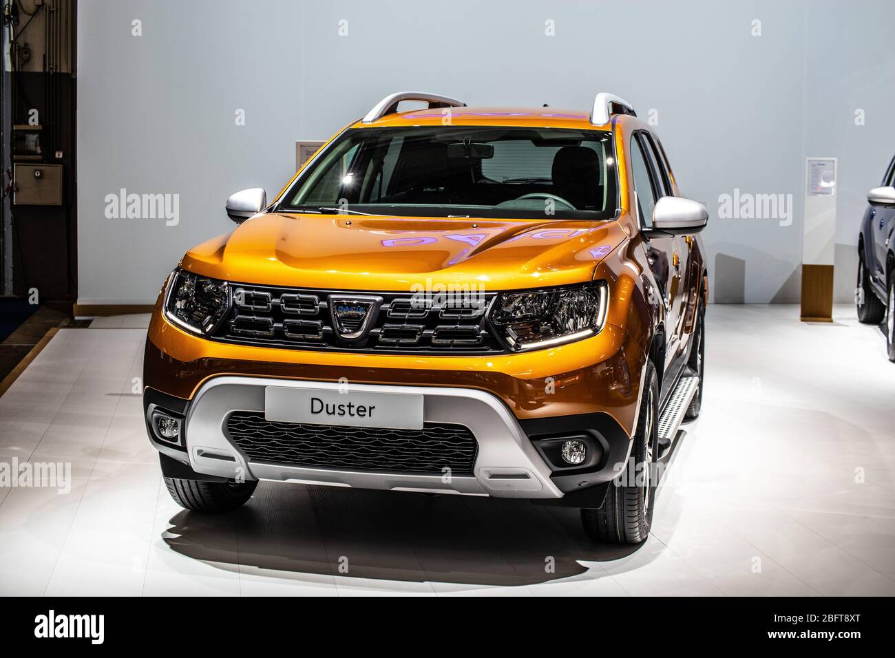Bruxelles, Belgique, Jan 2020 DACIA DUSTER CNG, salon de l'automobile de Bruxelles, deuxième génération, plate-forme  , stand automobile Dacia, constructeur automobile roumain Banque D'Images
