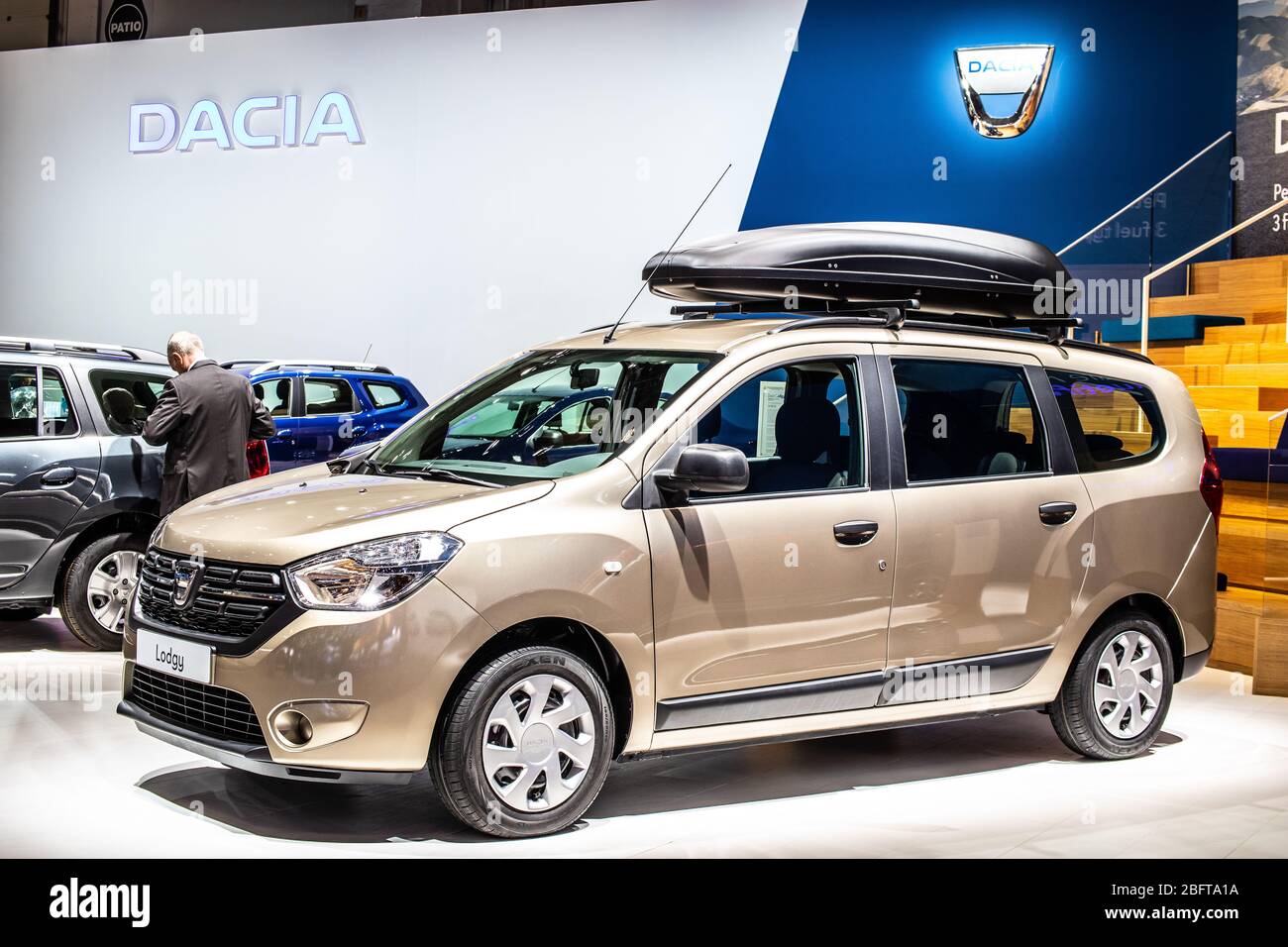 Bruxelles, Belgique, 09 janvier 2020: DACIA LODGY au salon automobile de Bruxelles, stand automobile Dacia, constructeur automobile roumain Banque D'Images