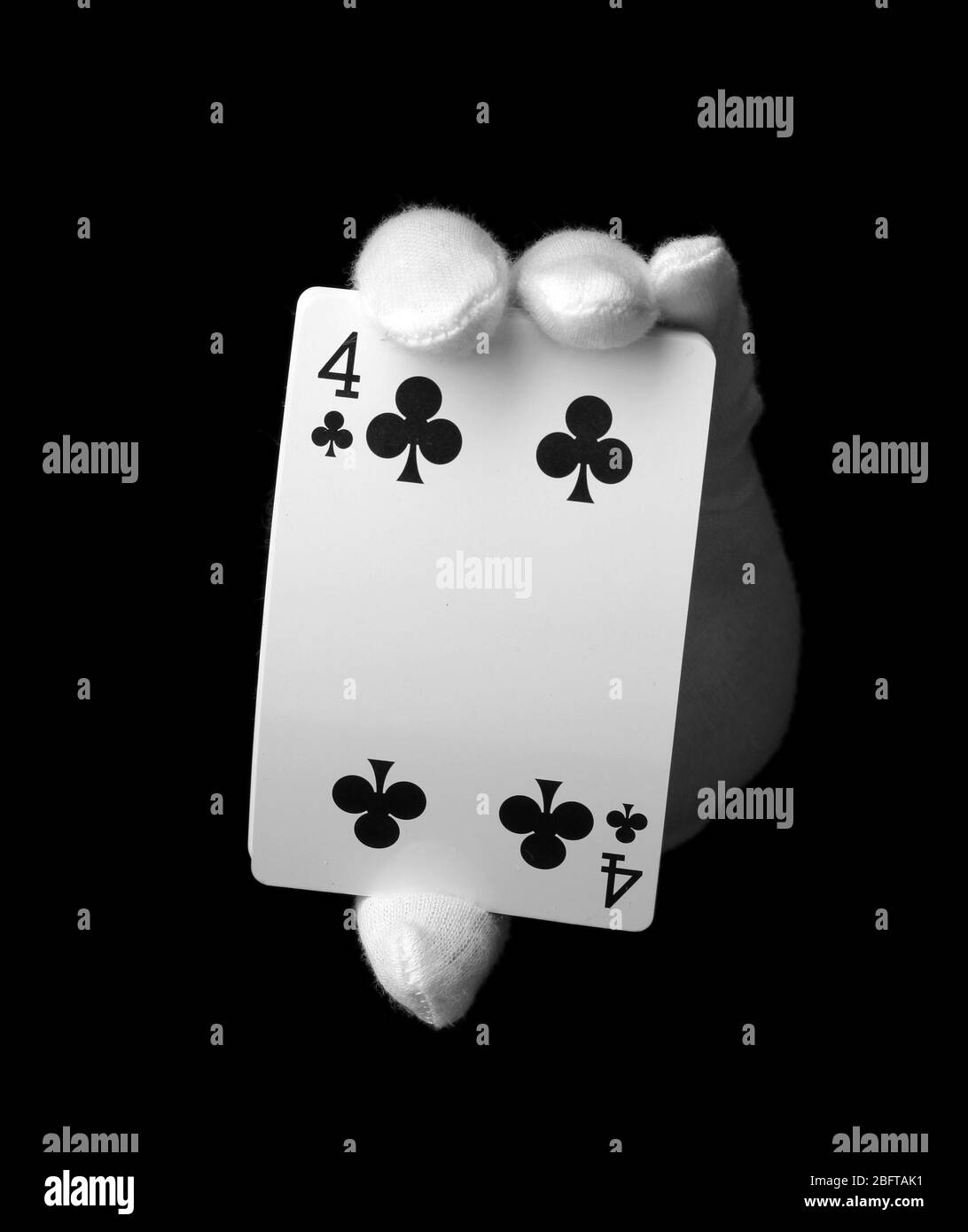 Cartes en main isolées sur noir Banque D'Images